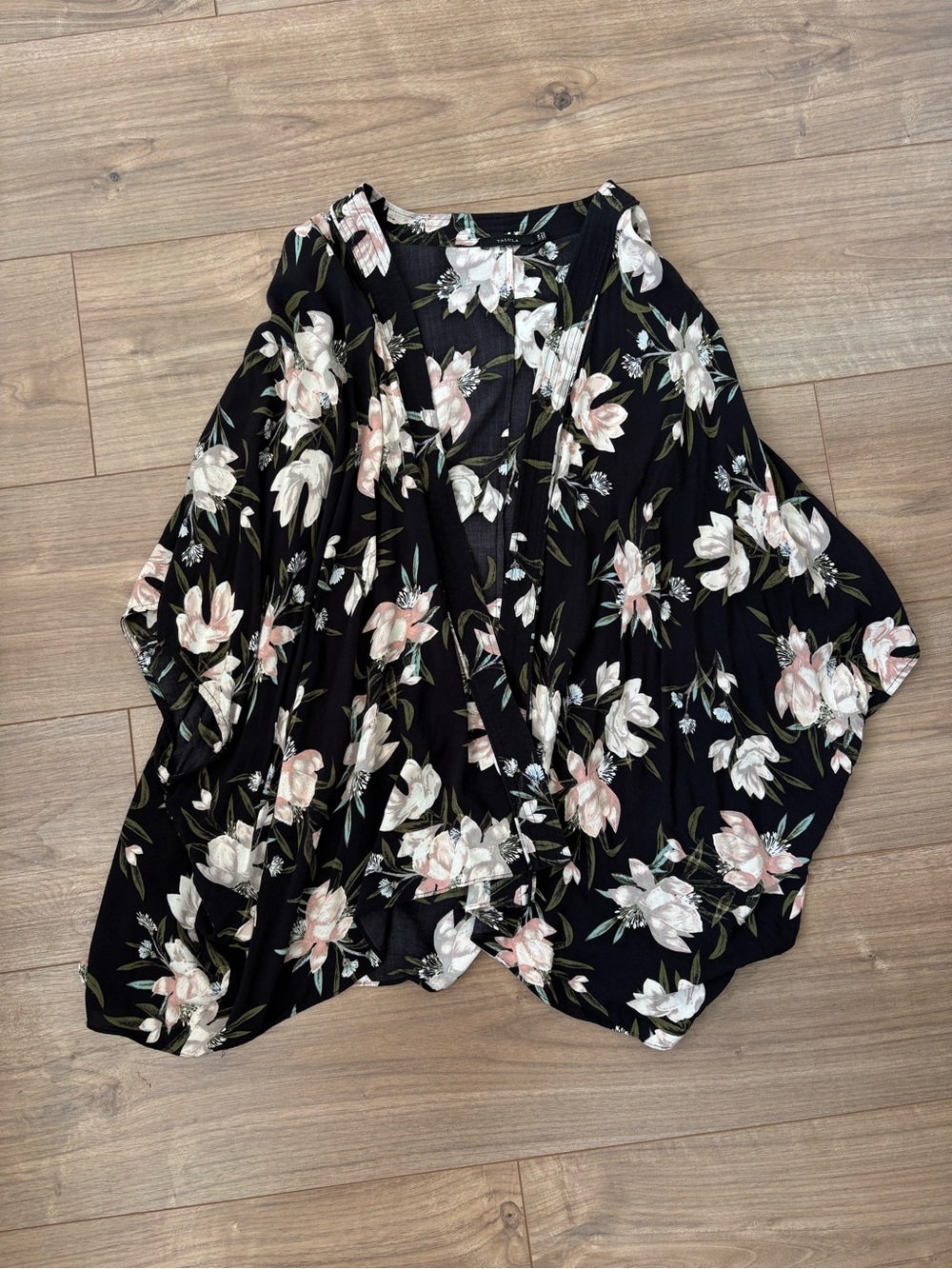 Aritzia Floral Black Kimono Shawl- Size: S/M